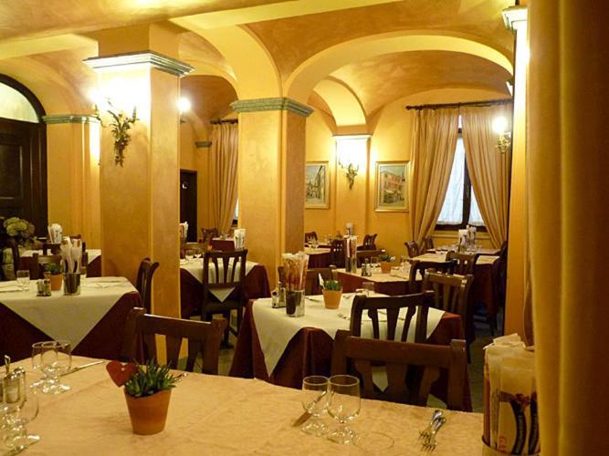 Albergo Ristorante Cavallo Bianco Dronero Exterior foto